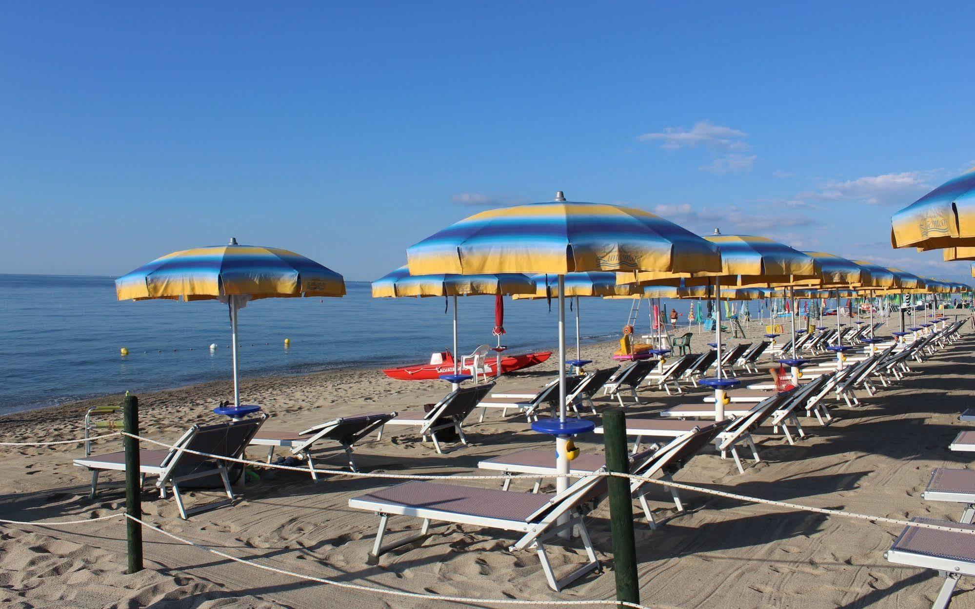 Villaggio Camping Lungomare Cropani Exterior foto